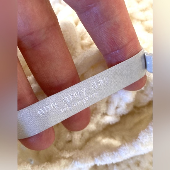 NEW One Grey Day Hooded Oversized Soft Cream Sweater Size Small - Picture 6 of 8